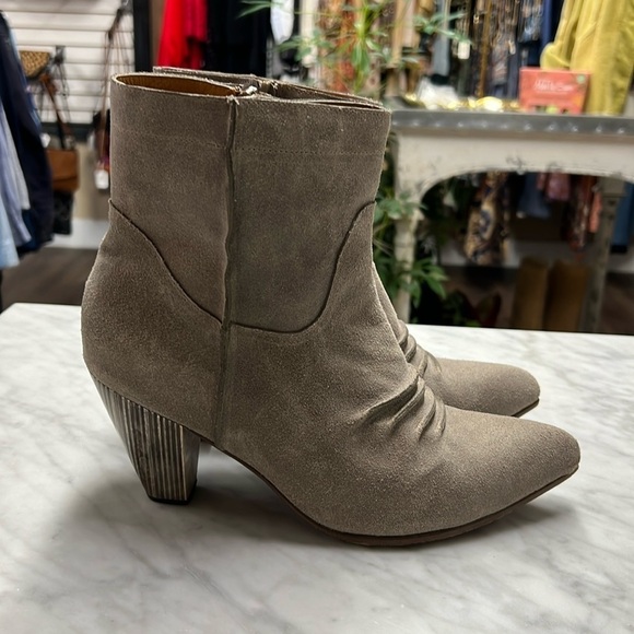 Calleen Cordero Taupe Suede Ankle Bootie Size 10 - Picture 1 of 9